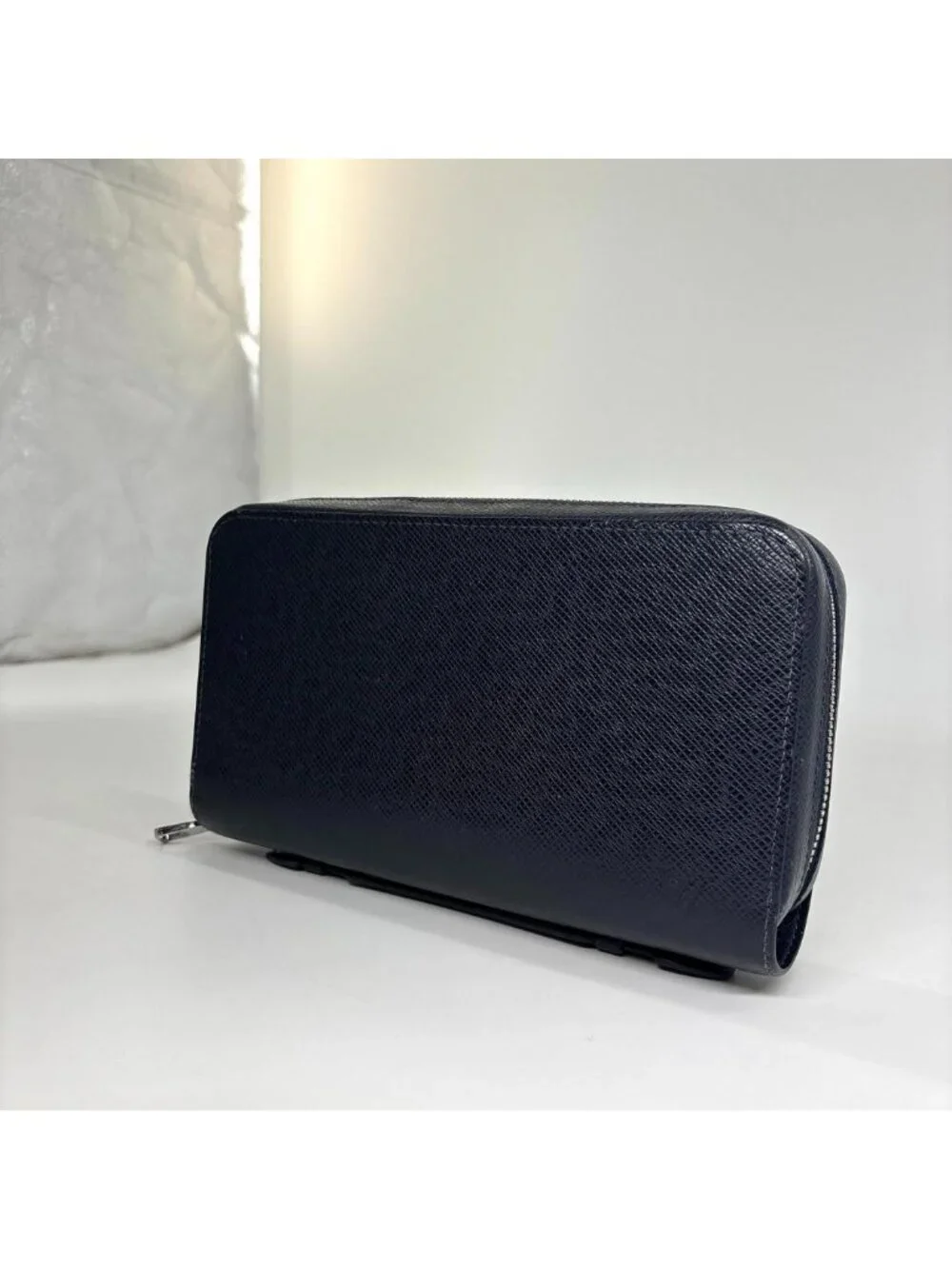 Louis Vuitton Taiga Zippy XL Wallet